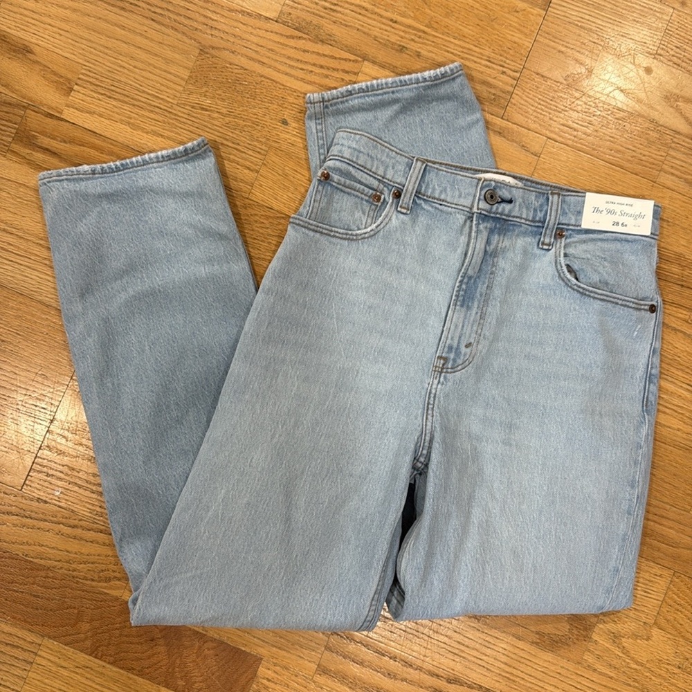 Abercrombie & Fitch Light Wash Distressed 90’s Straight Ultra High Rise Jeans - Picture 2 of 6